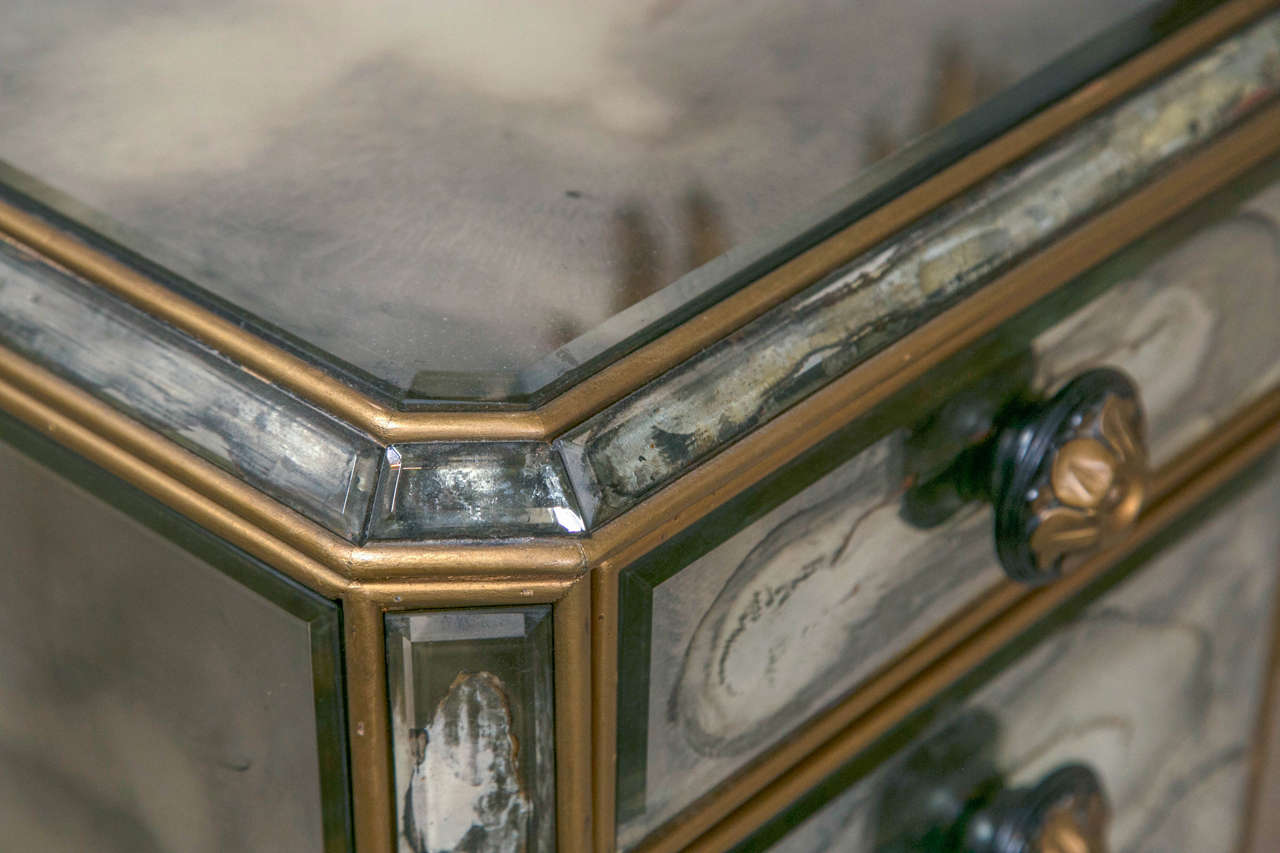 Mirrored Vanity Desk In Good Condition In Stamford, CT