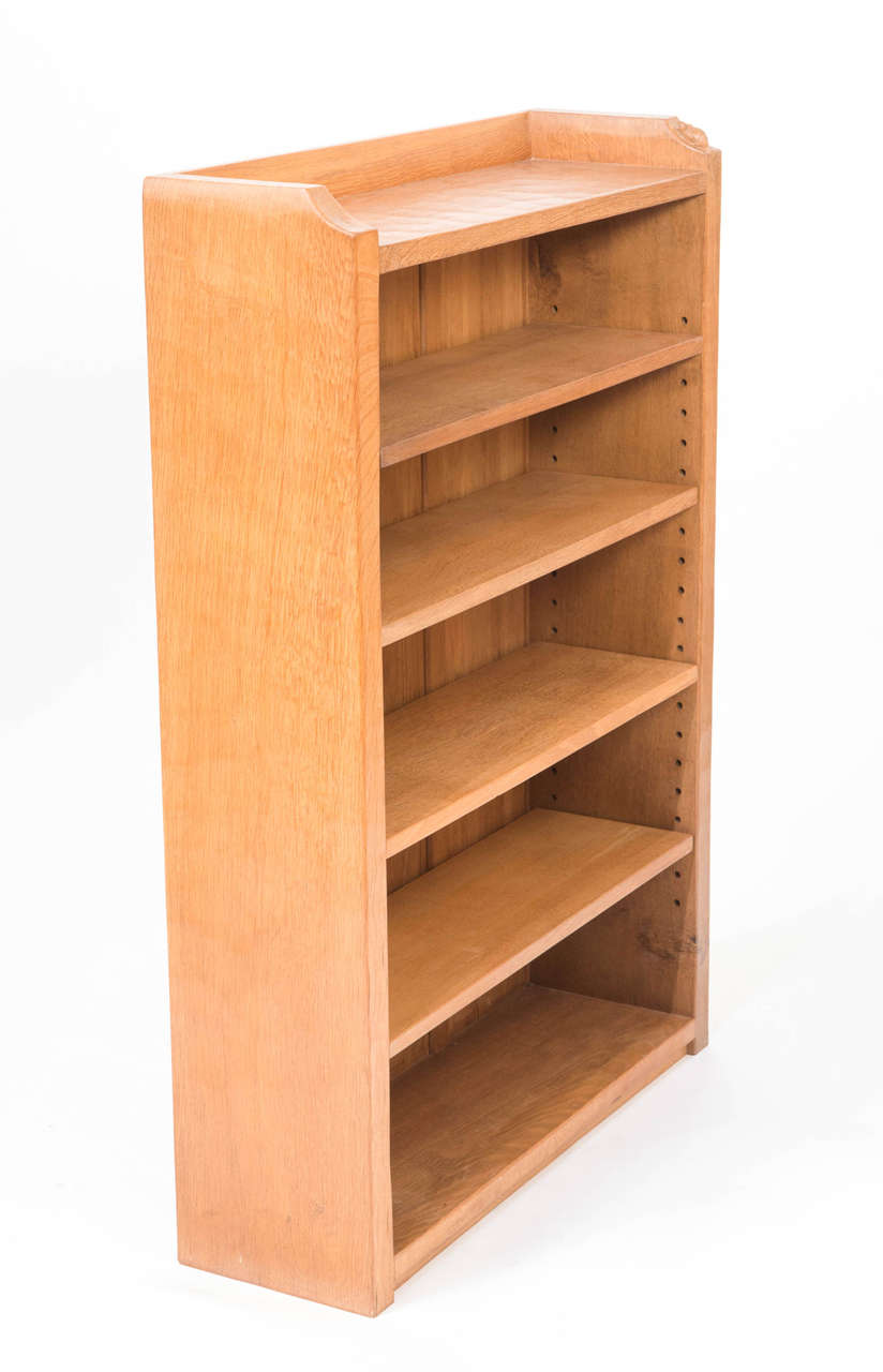 A Robert Thompson Mouseman oak open bookcase.
With raised up stand, solid ends and paneled back.
Four adjustable shelves.
Carved mouse.
England circa 1970
Measures: 82.5 cm W x 25.5 cm D x 120.5 cm H.