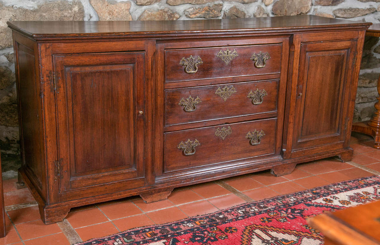 Attractive utility is what this cabinet brings to the game. With its bank of three beaded drawers flanked by cupboards behind raised panel doors, it is appealing enough. Add to that the fluted chamfered corners that in turn flank each door and the