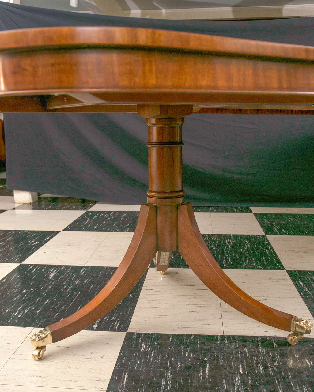 Custom English Mahogany Double Pedestal Dining Table In New Condition For Sale In Woodbury, CT