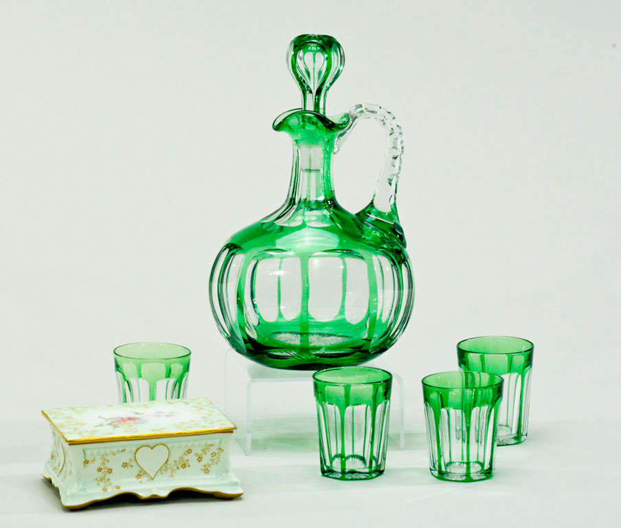 Baccarat Green Overlay Cut to Clear Cordial Set+Doulton Box In Excellent Condition In Great Barrington, MA