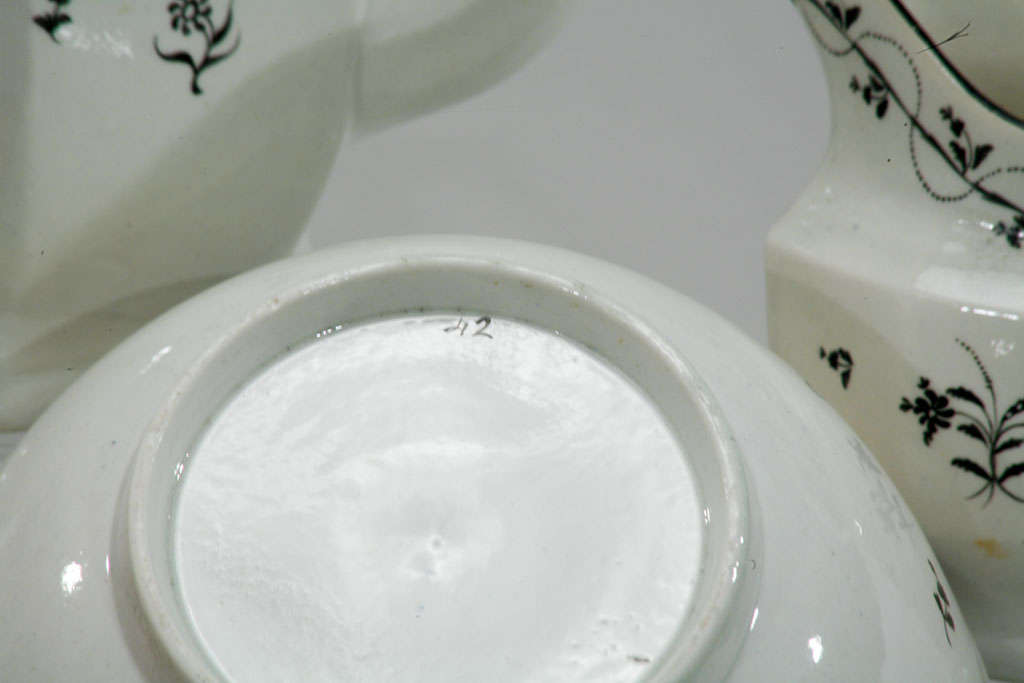 Juego de té de perlas del siglo XVIII con remate de cisne en venta 1