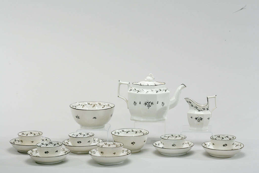 Porcelain 18th Century Pearlware Tea Set with Swan Finial For Sale
