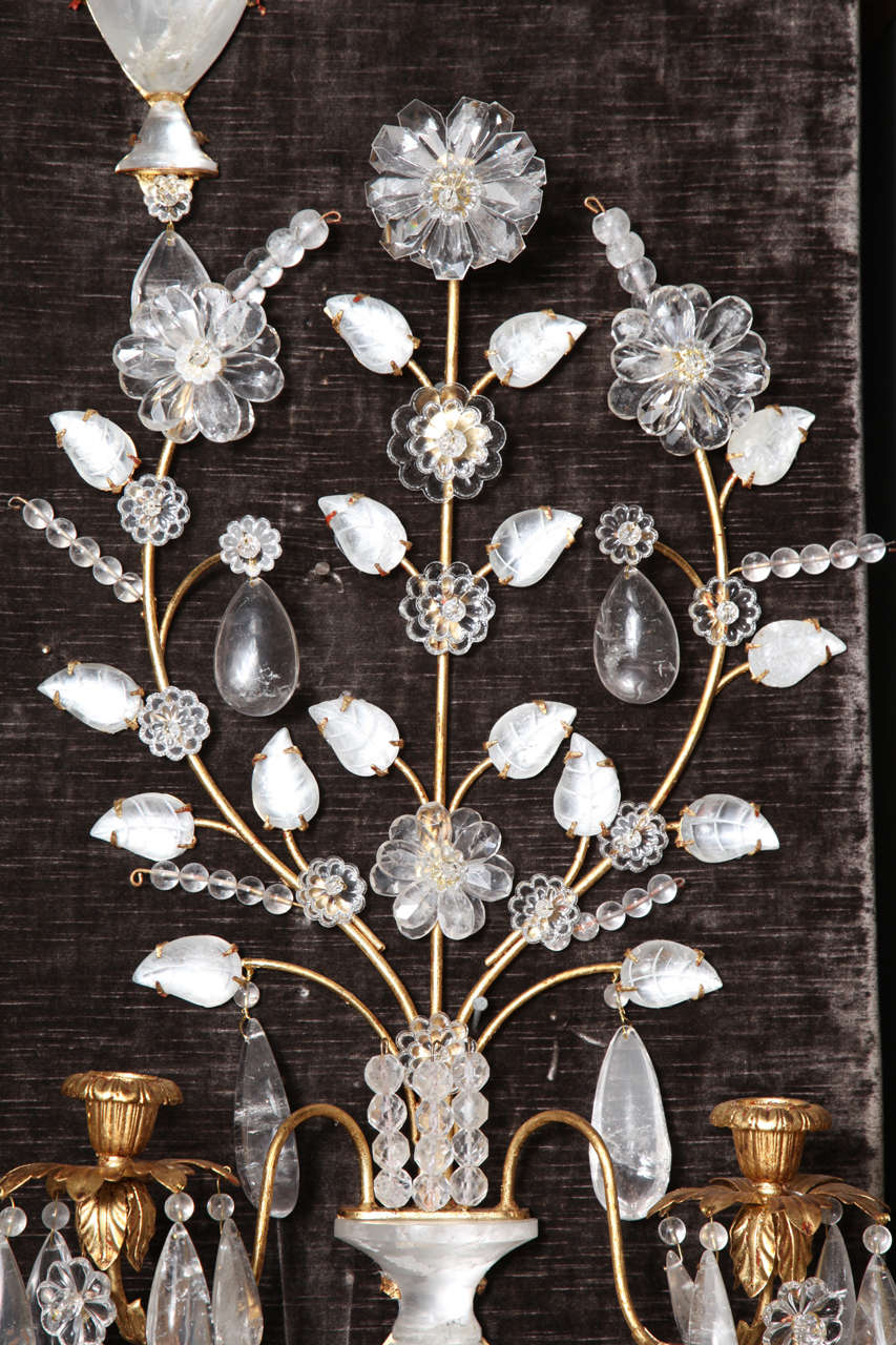 Français Paire d'appliques françaises de style Louis XVI en bronze doré et cristal de roche taillé en vente