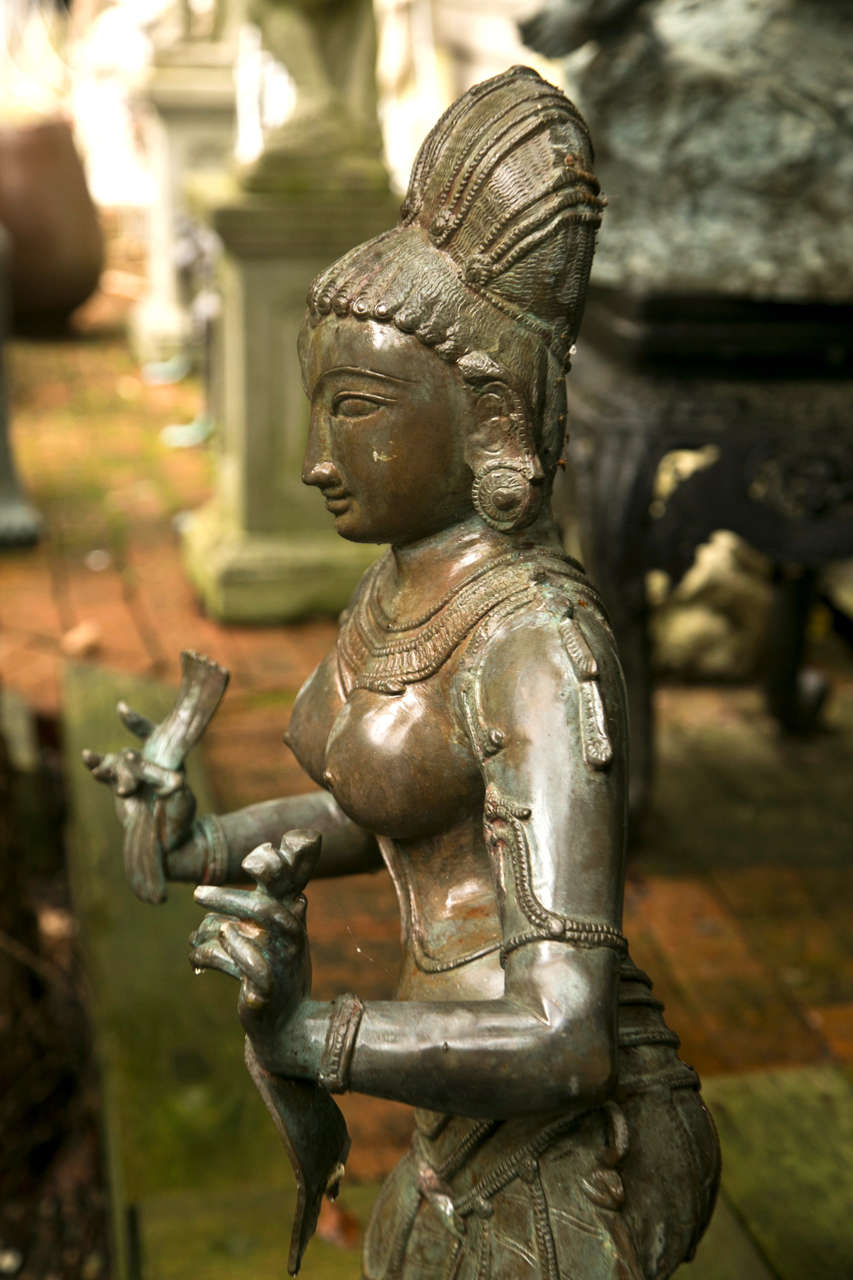 Standing Bronze Figure of the Goddess Parvarti In Excellent Condition For Sale In Woodbury, CT
