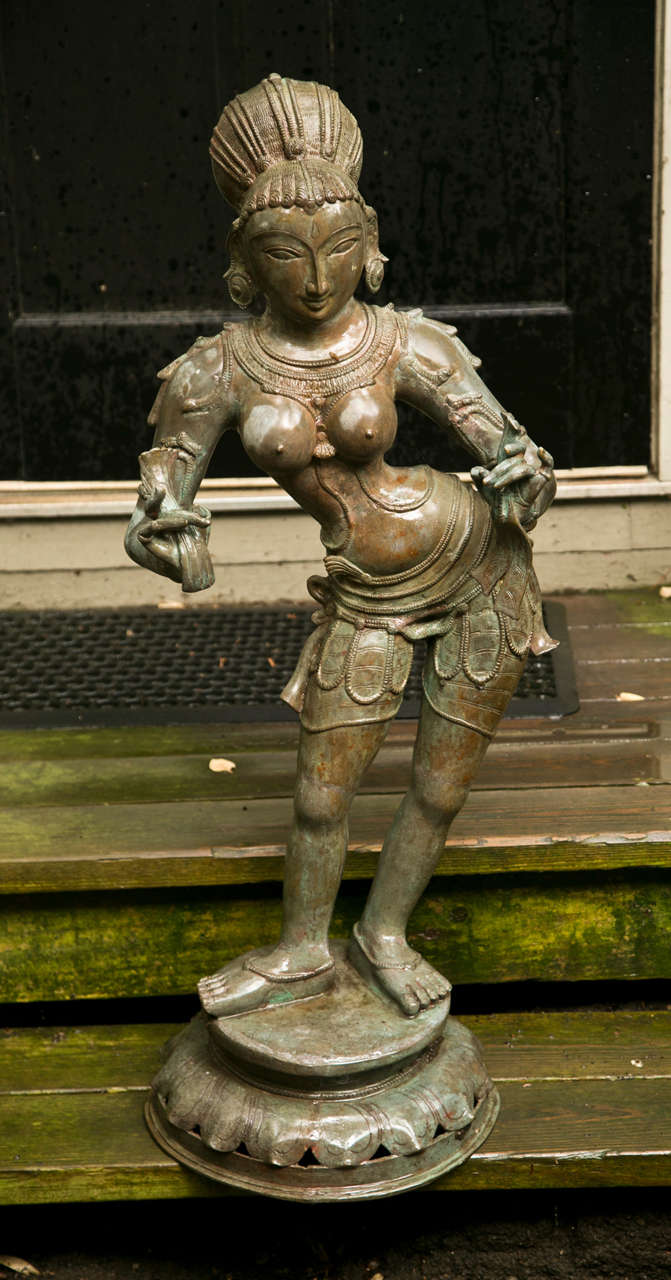 Standing Bronze Figure of the Goddess Parvarti For Sale 4