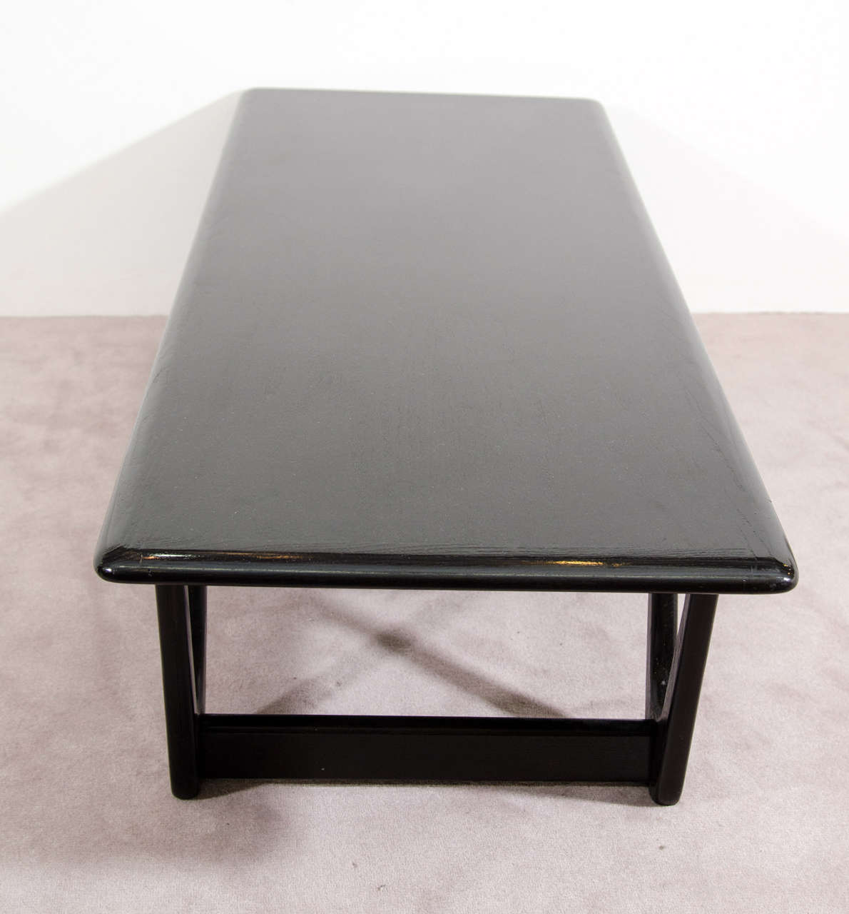 A Mid Century Black Lacquered Lane Coffee or Cocktail Table In Good Condition In New York, NY