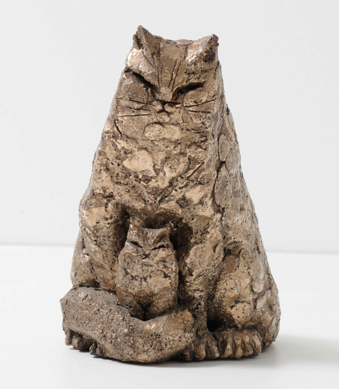 A ceramic cat with baby cat in a textured bronzed glaze, signed with Karel, 1970s.