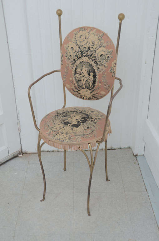 Cabaret chair.
Tube structure gilt metal seat and back covered with a needlepoint period.
The chair according to the cabaret were against object of a certain weight to prevent it from being used as weapons in fights when possible representations