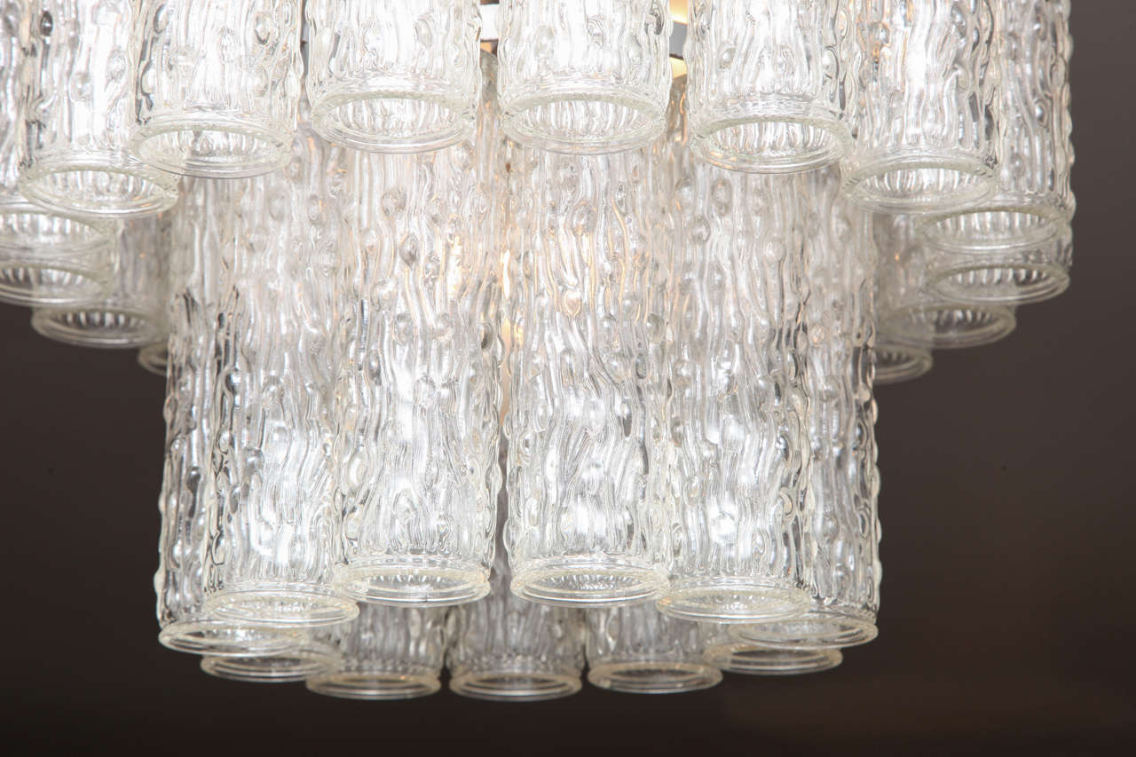 Mid-Century moderno Lampadario di Murano a due piani con pendenti in vetro scolpito in vendita
