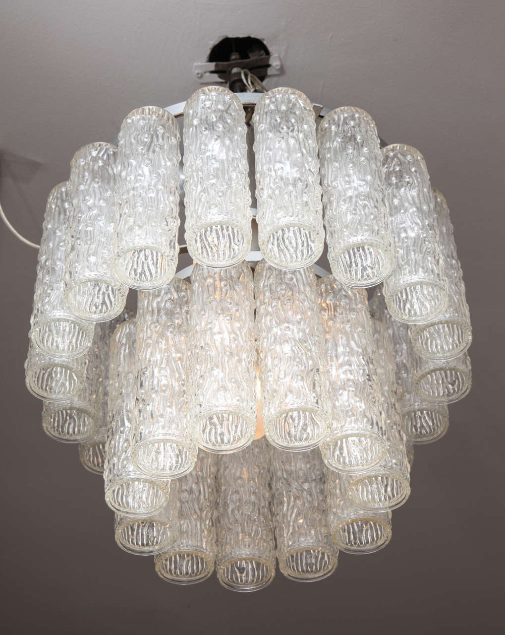 Vetro Lampadario di Murano a due piani con pendenti in vetro scolpito in vendita