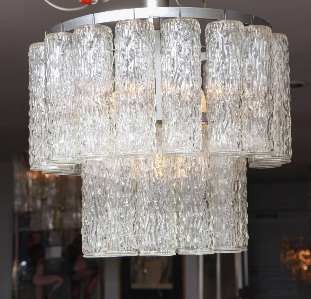 Lampadario di Murano a due piani con pendenti in vetro scolpito in vendita 1