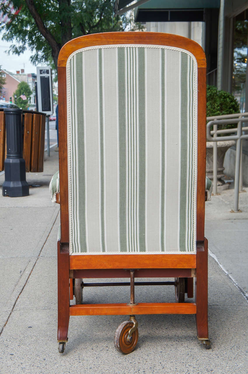Französischer mechanischer Invalid's-Stuhl des 19. Jahrhunderts im Zustand „Gut“ im Angebot in Hudson, NY