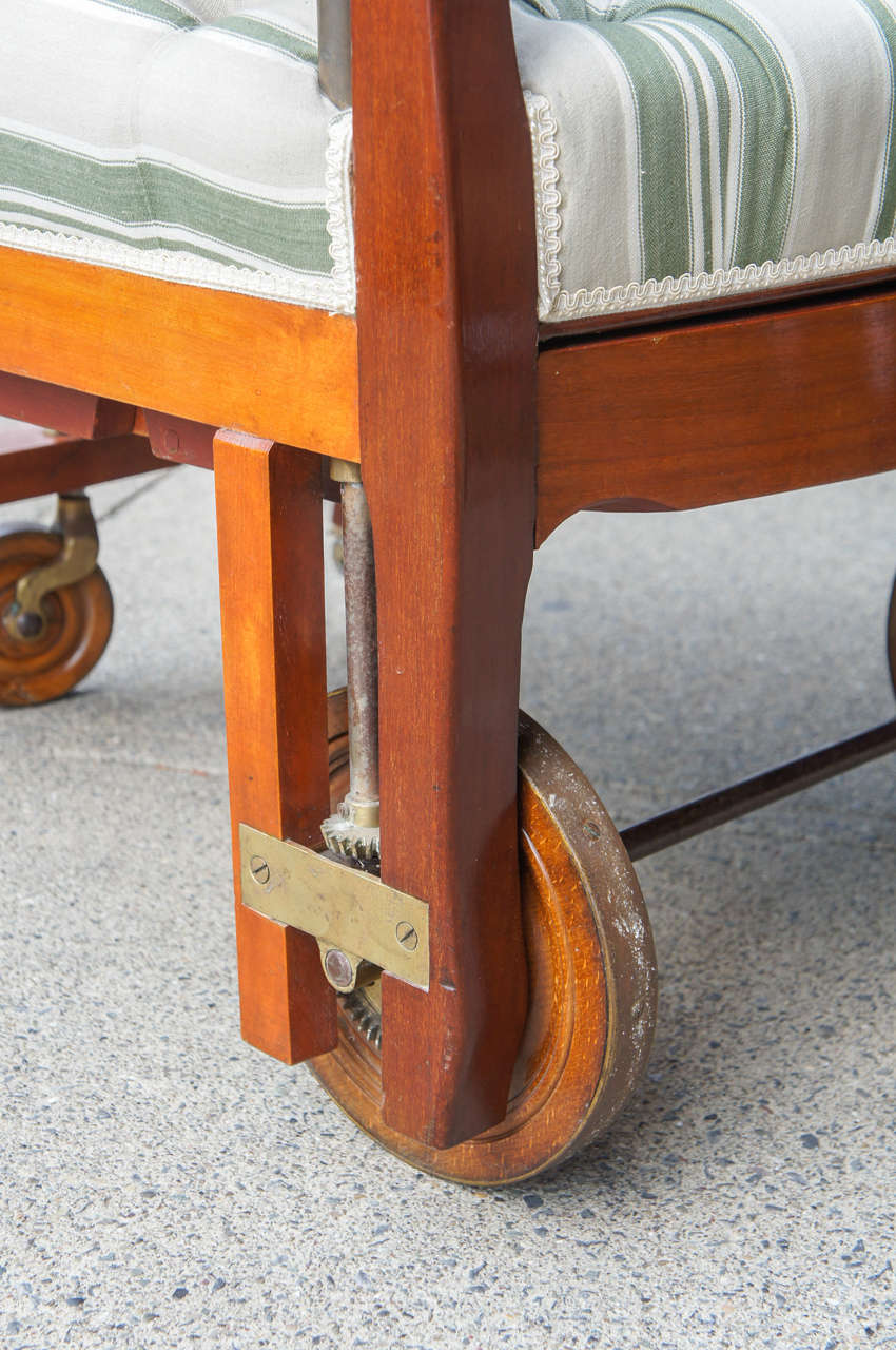 Französischer mechanischer Invalid's-Stuhl des 19. Jahrhunderts im Angebot 3