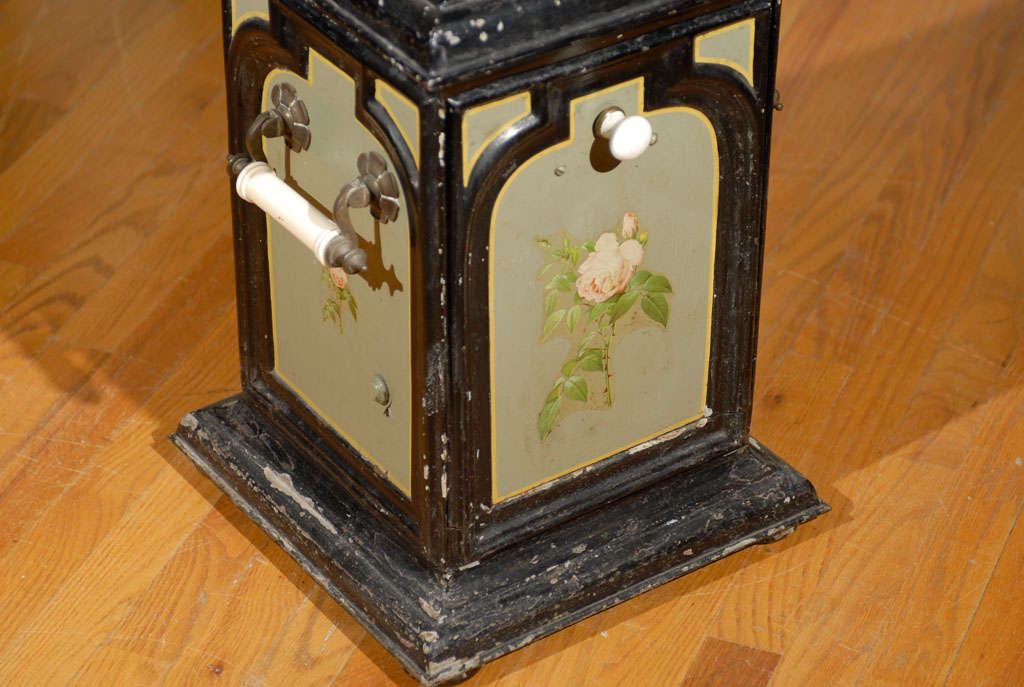 Tôle Victorian Coal Scuttle with Original Paint For Sale