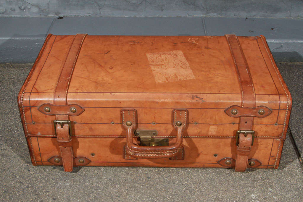 Wonderful vintage leather suitcase, very little wear inside and out. Interior fitted with leather trimmed canvas. Alll straps and buckles in strong condition. Functional dimensions.