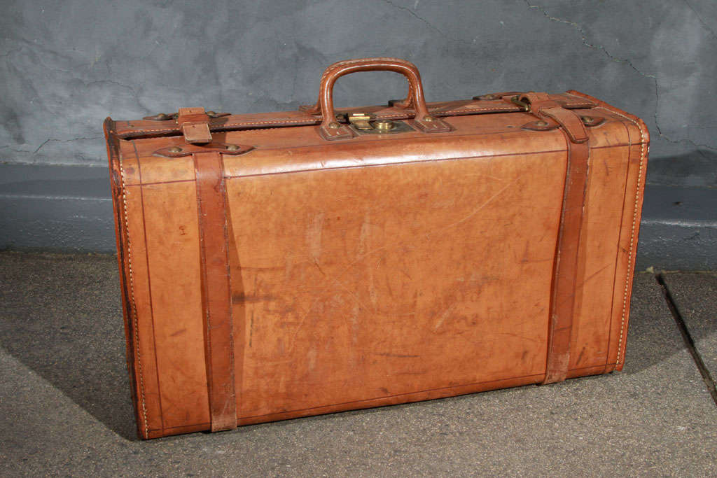 Wonderful Vintage Leather Suitcase In Good Condition In Los Angeles, CA