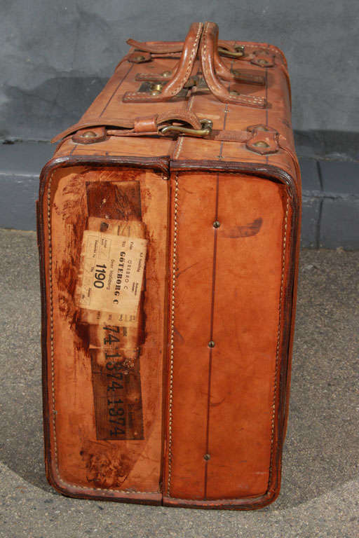 Wonderful Vintage Leather Suitcase 4