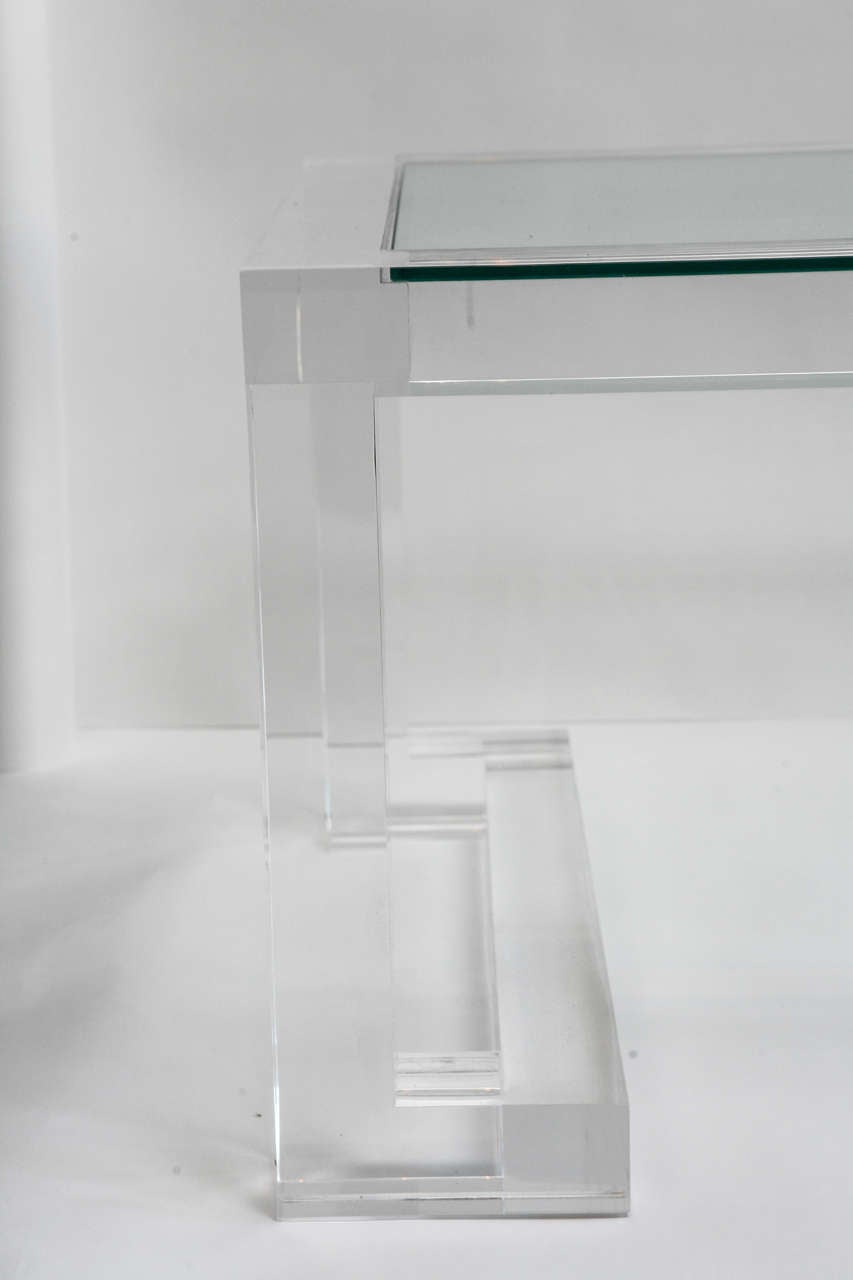 Inconnu Table basse en acrylique et verre en vente