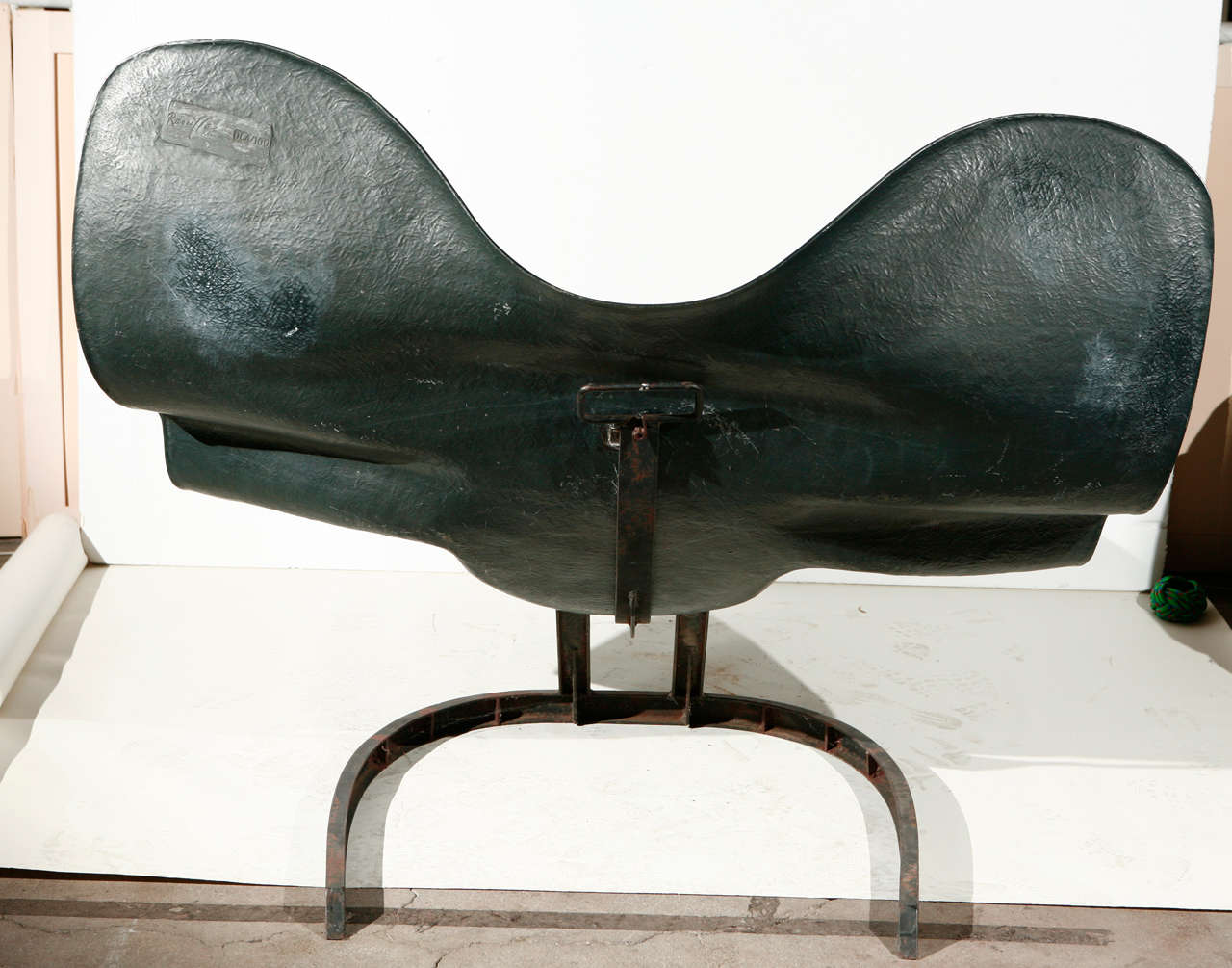 Chaise éléphant de Bernard Rancillac, conçue en 1966 et produite dans les années 1980.