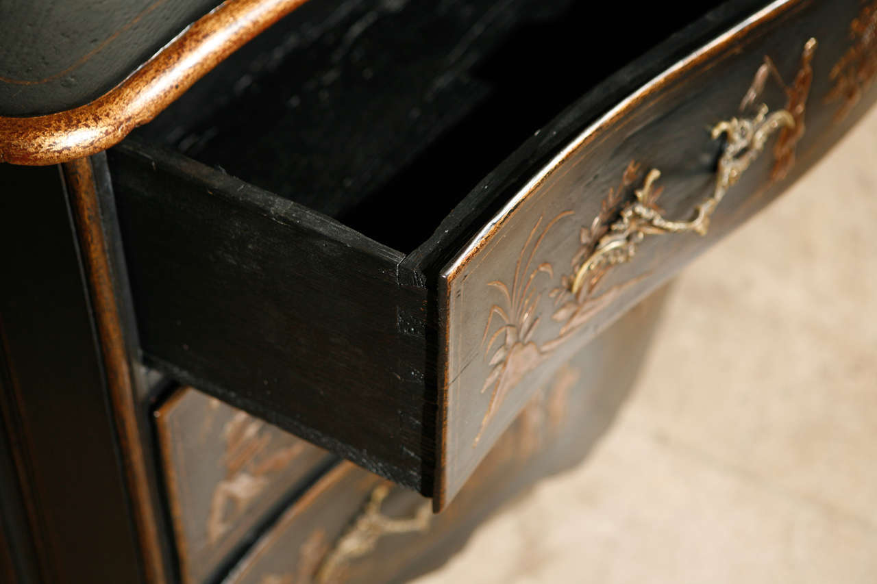 French 18th Century Chinoiserie Commode For Sale 1