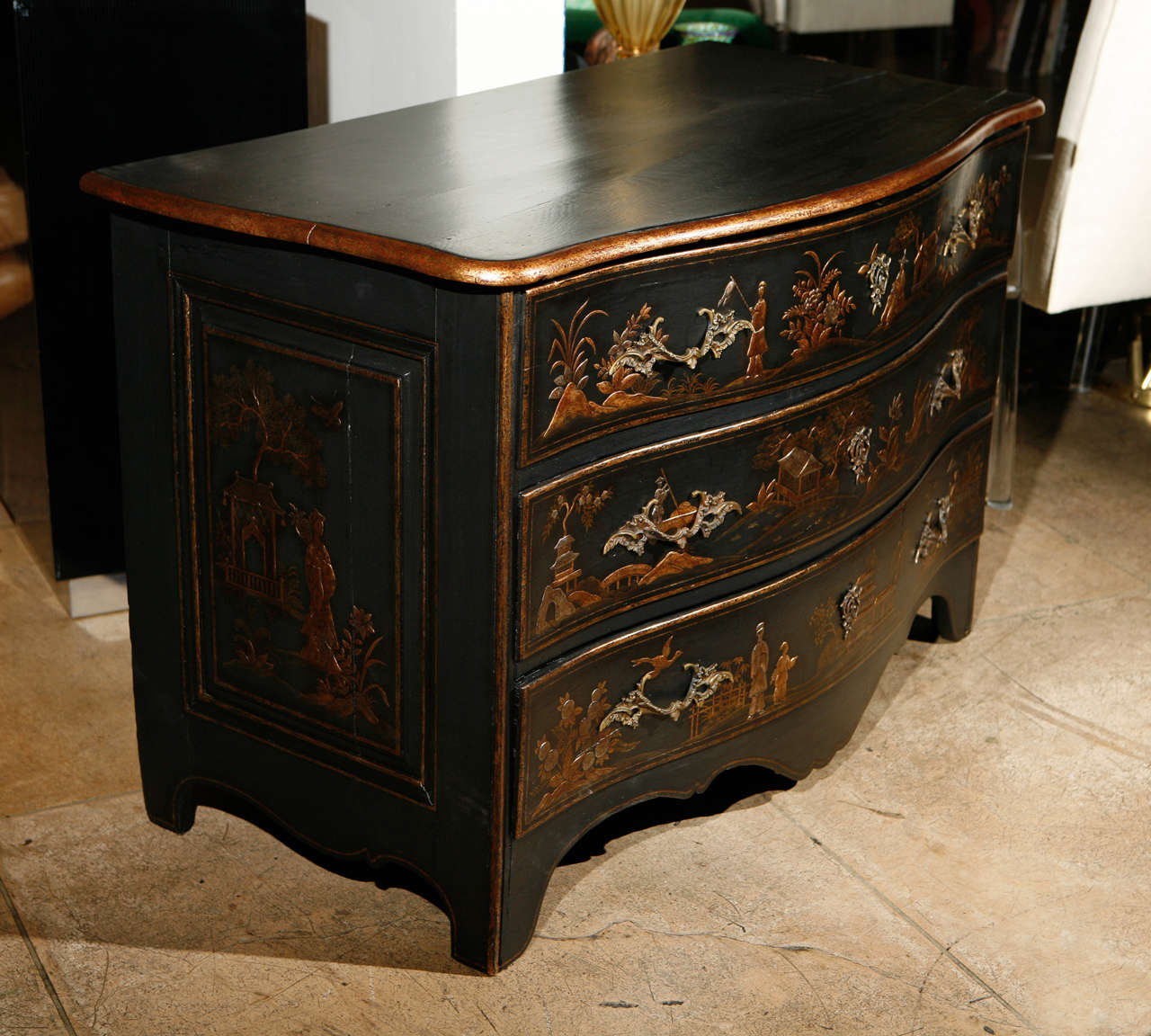 French 18th Century Chinoiserie Commode For Sale 3