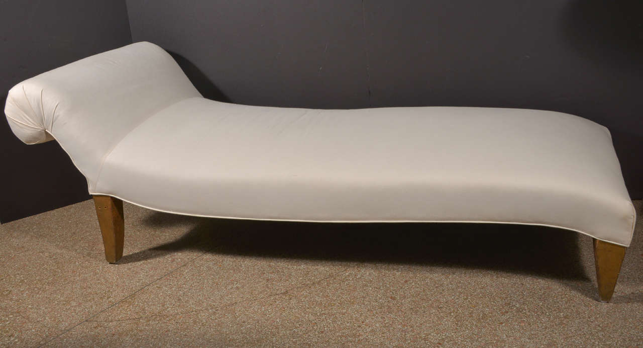 Beautiful, Glamorous Chaise.  Wooden legs with worn old gilt

very comfortable