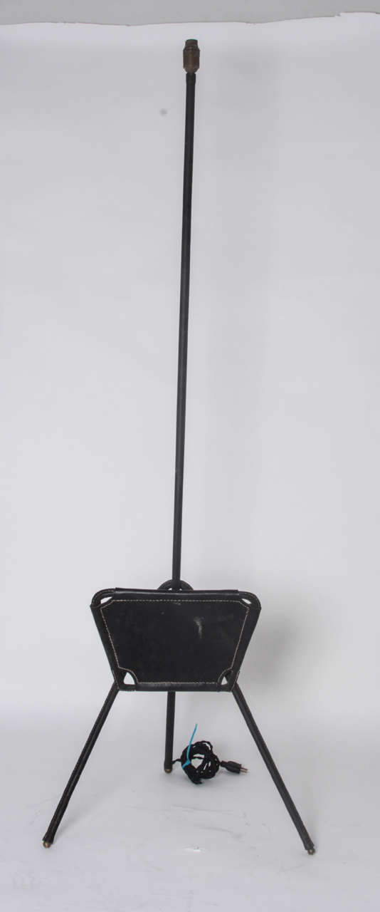 A leather floor lamp by Jacques Adnet from the, 1950
Metal and leather by saddle stitching.