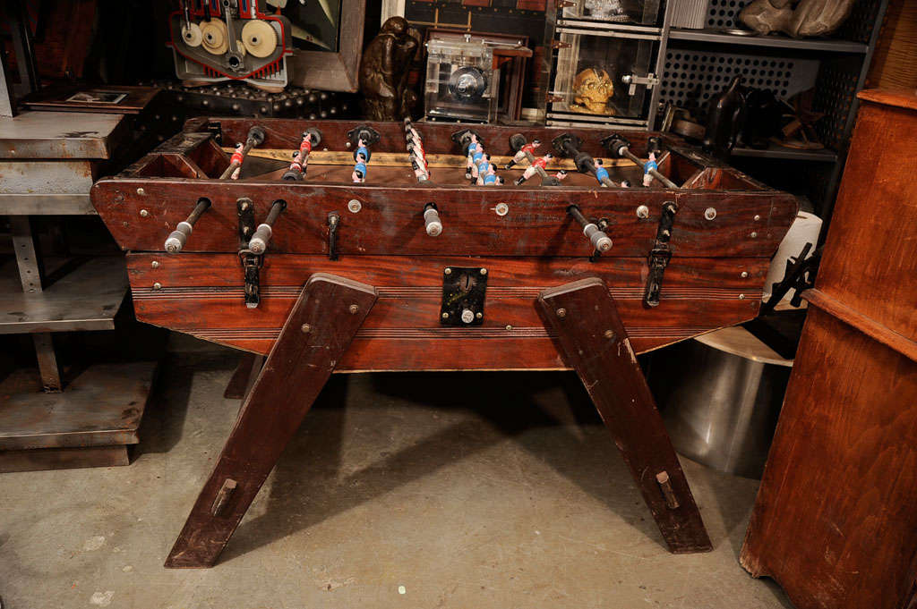 Great coin op, foosball table with painted aluminum players. In perfect working order.