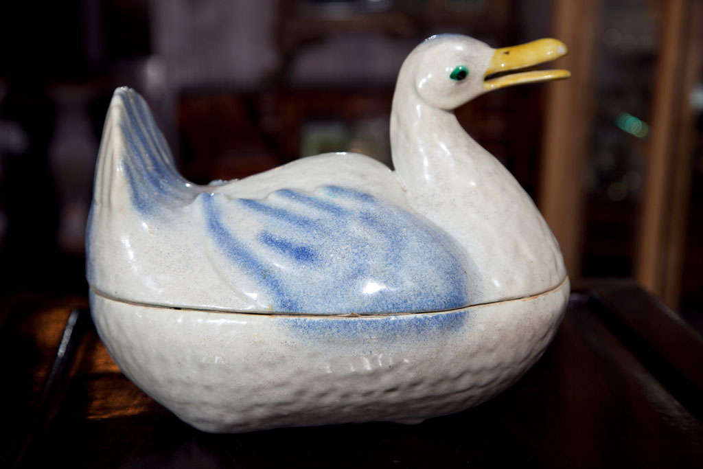 Chinese Porcelain Duck Tureen In Excellent Condition In Woodbury, CT