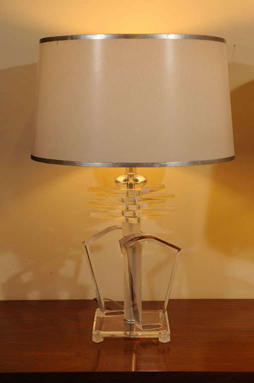 20th Century Pair of chunky lucite table lamps