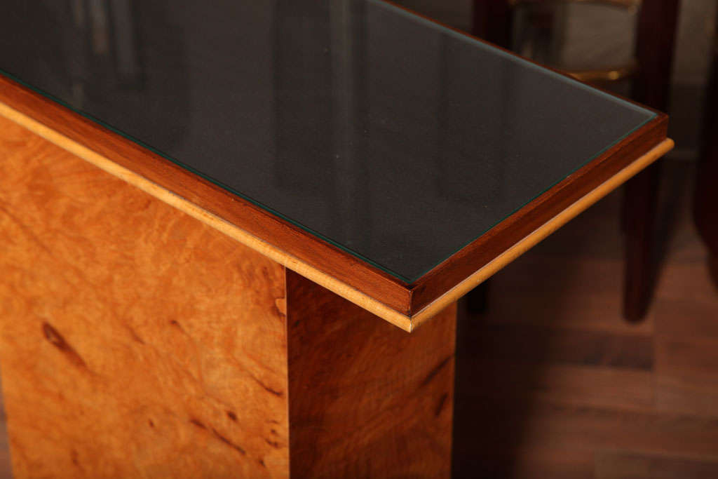 Acajou Paire de tables d'appoint Art Déco françaises en vente