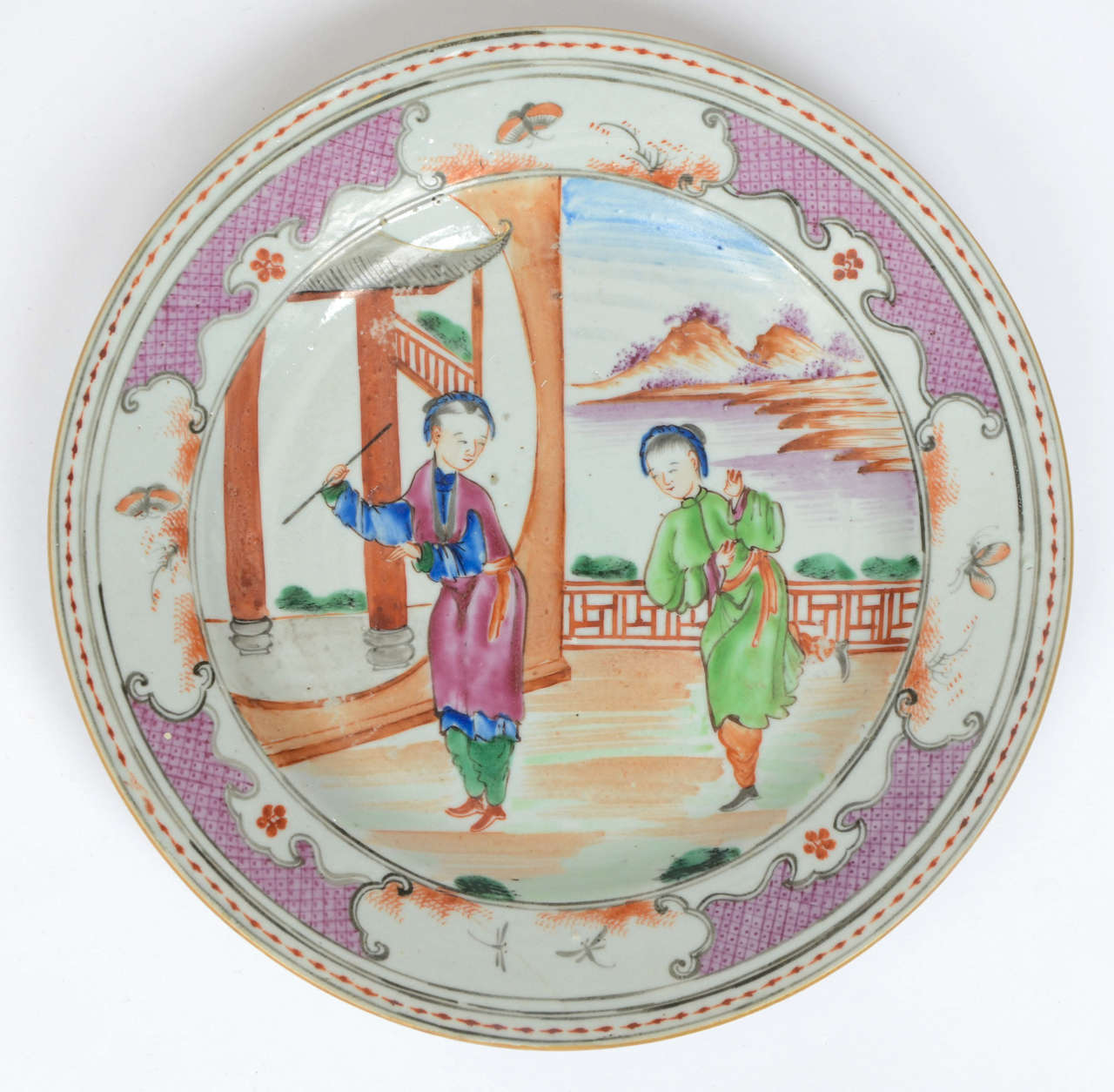 A fine Chinese plate from the 18th century, Qing dynasty, Qianlong period, 1736-1795.

It is beautifully decorated with a pagoda setting, having two figures stood on a veranda, with a lake and mountains in the background. The design is set within