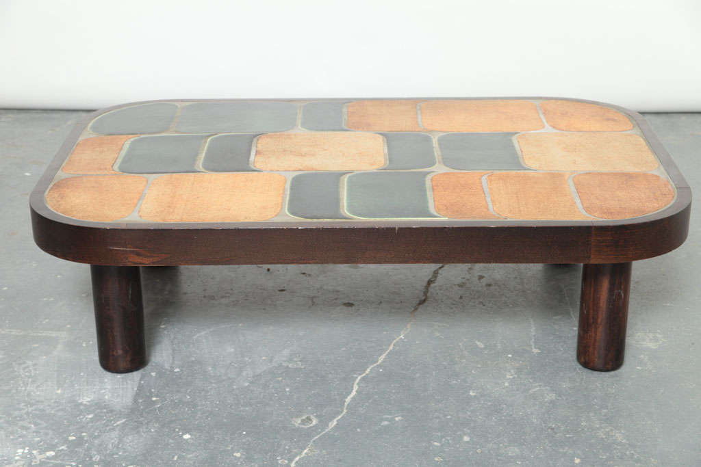 Capron tile table in excellent condition, featuring rougher textured 'sou-chong' tiles which contrast nicely with smooth textured tiles with a deep green glaze