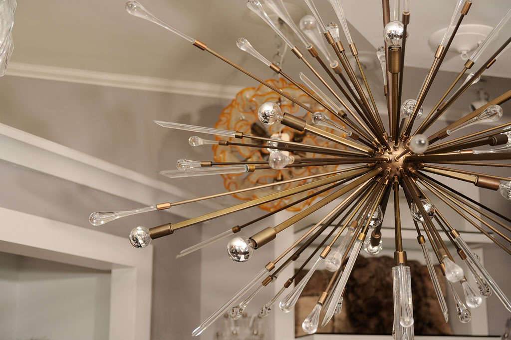 Glass Rod and Teardrop Sputnik Chandelier in Antique Brass In New Condition For Sale In New York, NY