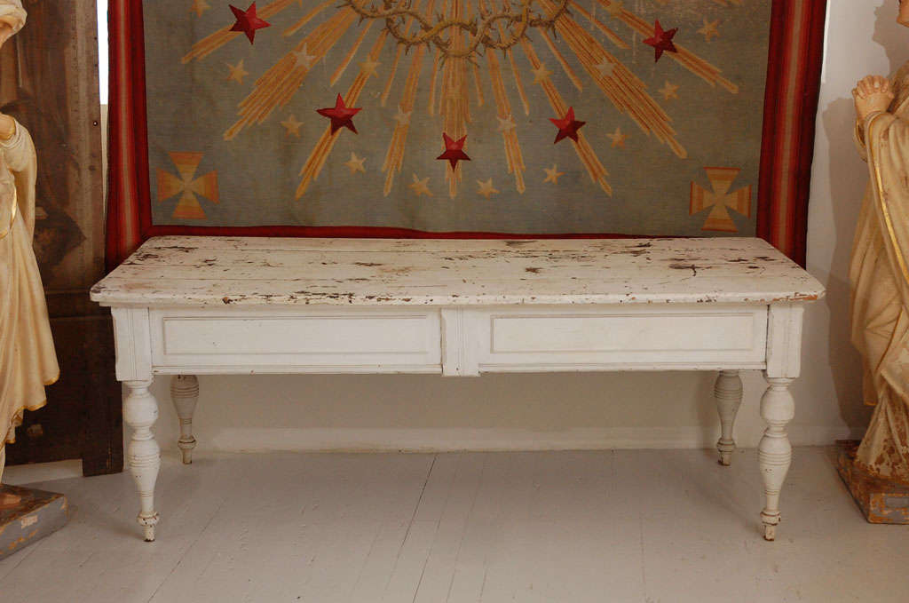 White Primitive Farm Table With Nicely Turned Legs.