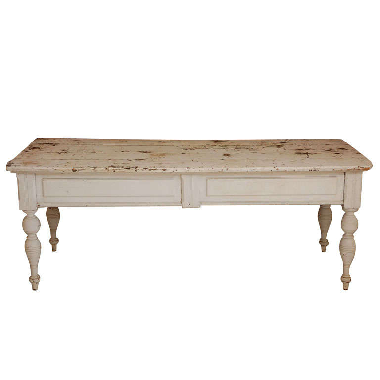 White Primitive Farm Table With Nicely Turned Legs.