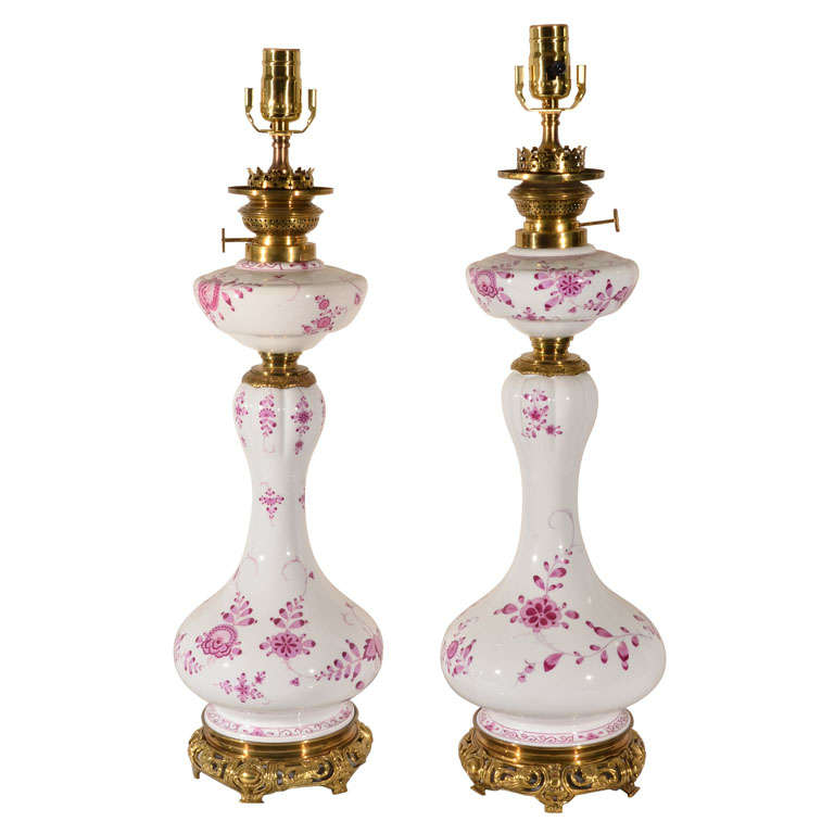 Meissen, pink Onion Pattern, Gourd shaped Oil Lamps, elecrified For Sale