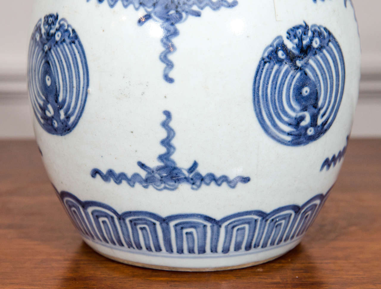 Chinese Blue and White Porcelain Jar In Excellent Condition For Sale In New York, NY