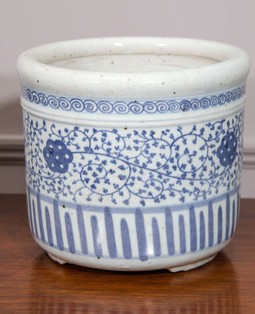 Pair of Blue and White Porcelain Pots For Sale at 1stdibs