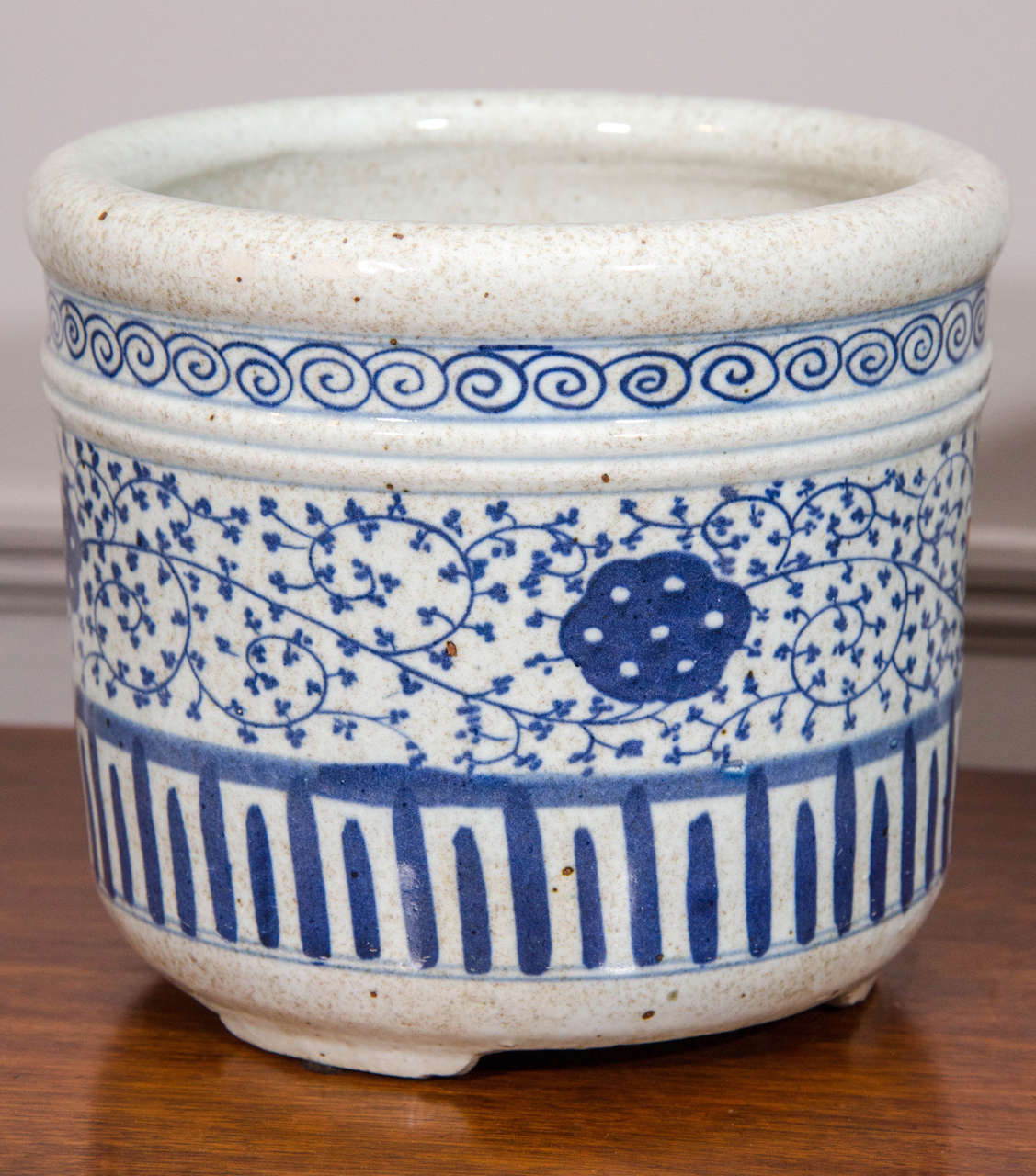 Pair of Blue and White Porcelain Pots For Sale at 1stdibs