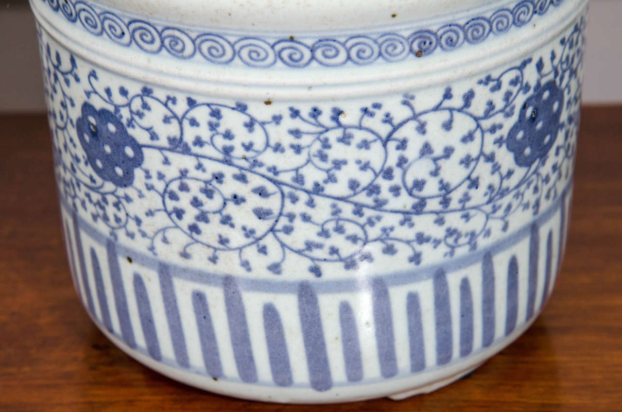 Pair of Blue and White Porcelain Pots For Sale at 1stdibs