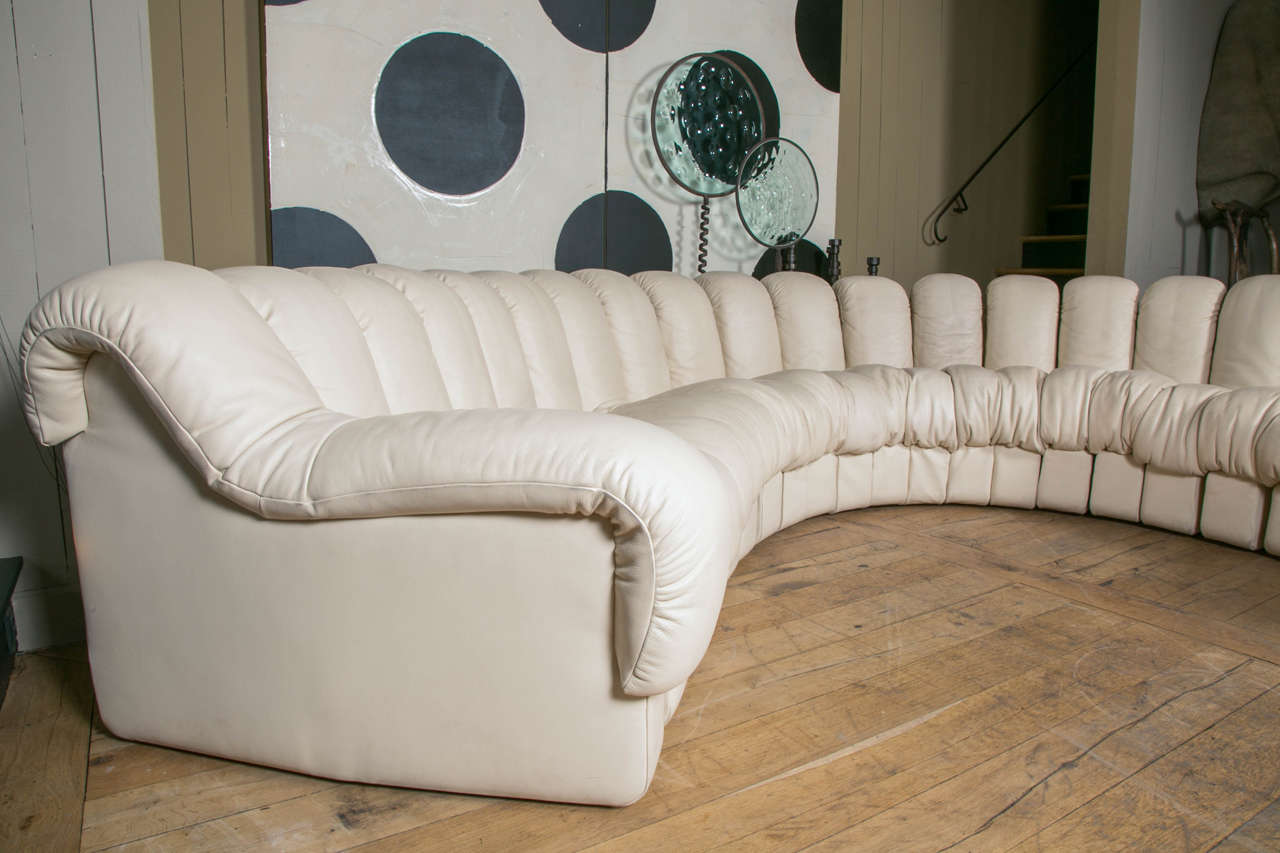 Endless sofa from DeSede model DS600 also called 'Snake' sofa. This sectional sofa contains 22 pieces in an, all leather, elegant off-white color . This modular sofa was designed by Ueli Berger for De Sede. The sections are all connected by a zipper