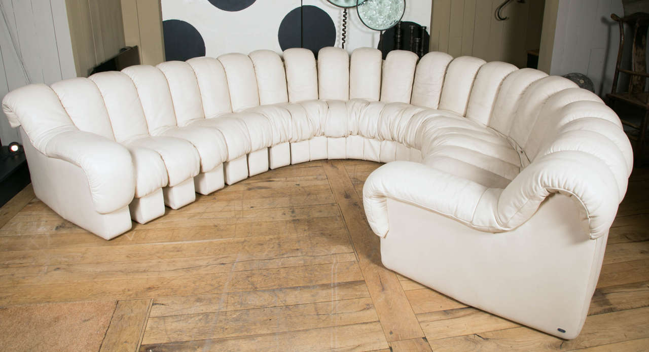 Endless Sofa DS600 by De Sede with 22 Sections in Off-White Leather In Excellent Condition In Paris, FR
