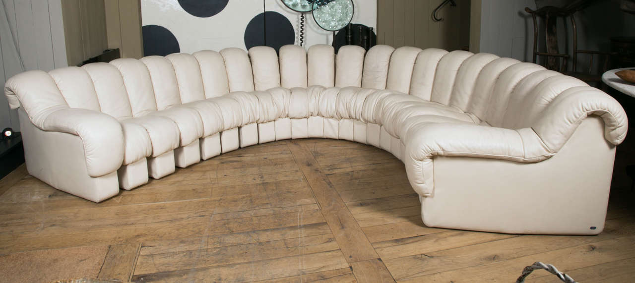 Endless Sofa DS600 by De Sede with 22 Sections in Off-White Leather 2