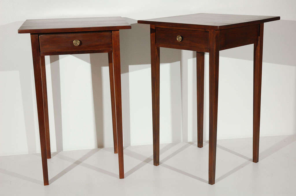 PAIR OF MATCHING HEPPLEWHITE NIGHT STANDS/TABLES FROM NEWENGLAND