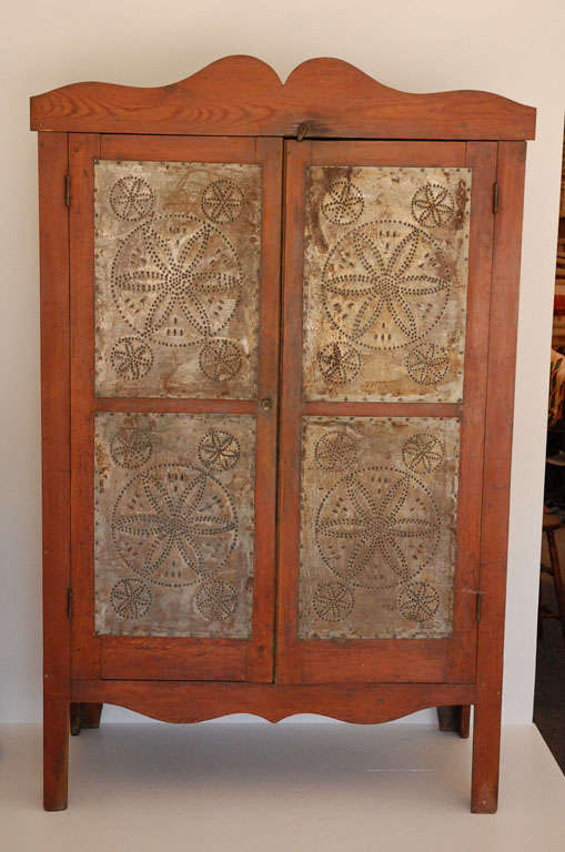 THIS LARGE OVERSIZE SOUTHERN PIE SAFE IS A RARE BEAUTY.ALL MADE OF SOUTHERN PINE AND WOOD PEG DOORS HAS ALL ORIGINAL HARDWARE,HINGES AND TIN SCREENS ON ALL THREE SIDES.THIS FANTASTIC PIE CUPBOARD HAS THE GERMAN INFLUNCES OF DUTCH HEX SIGNS HAND