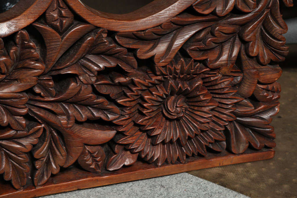 Javanisches architektonisches geschnitztes Teakholz-Paneel aus dem 19. Jahrhundert mit Laubmotiven im Angebot 1