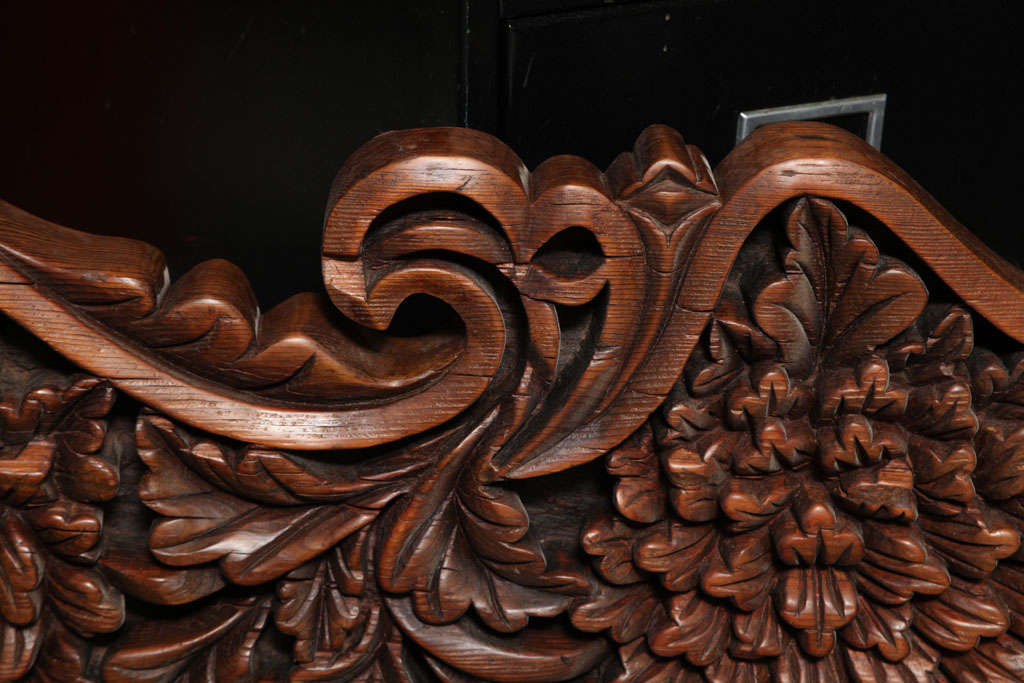 Javanese 19th Century Large Carved Teak Architectural Panel With Foliage Motifs For Sale 3