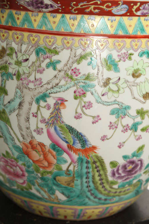 A PORCELAIN FISH BOWL. CHINESE, 20th CENTURY In Good Condition For Sale In New York, NY